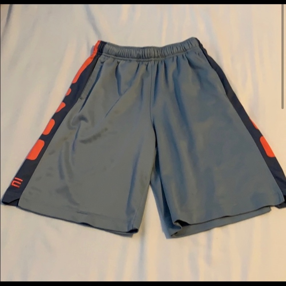 NWOT - CUTE NIKE BASKETBALL SHORTS!
